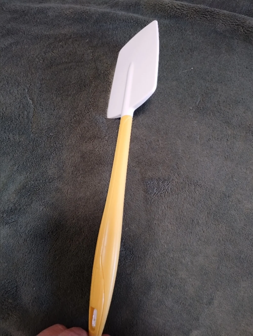 Rubbermaid Rubber Spatula/Scraper Has Section In Handle For Hanging